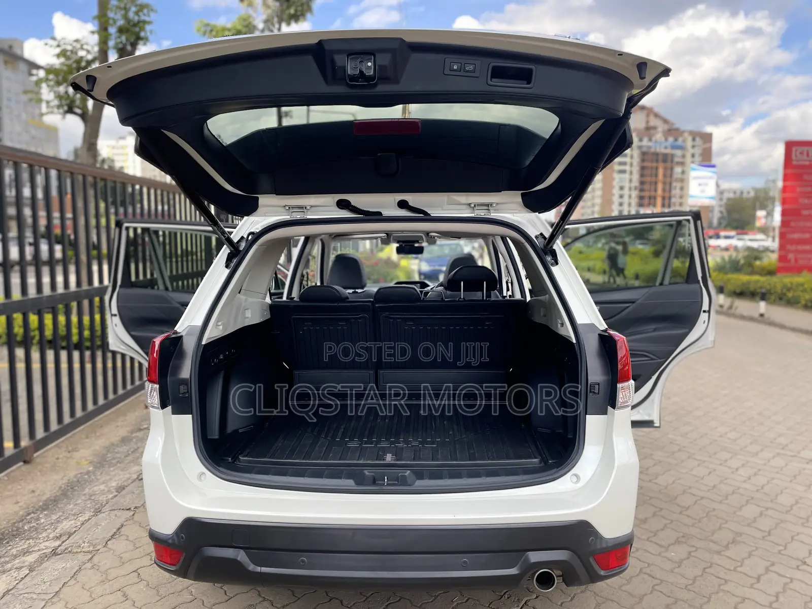 Subaru Forester Premium AWD 2019 White