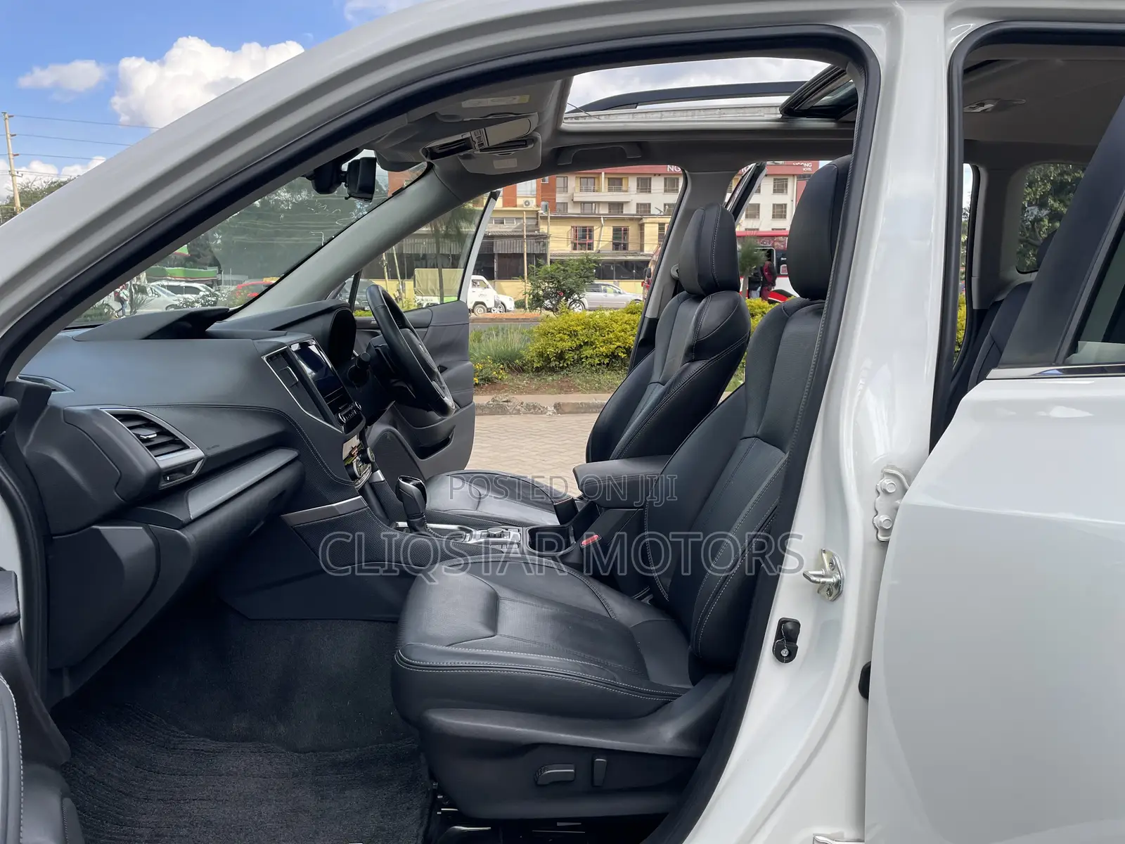 Subaru Forester Premium AWD 2019 White