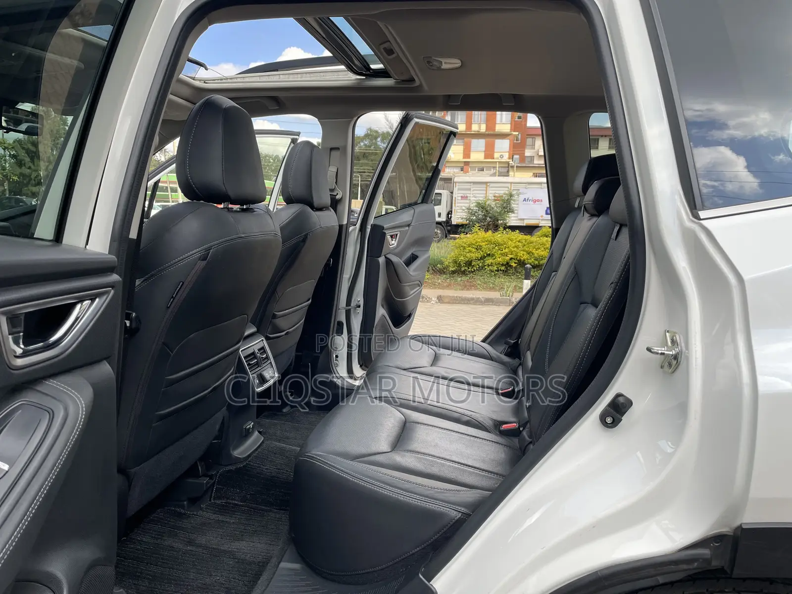 Subaru Forester Premium AWD 2019 White