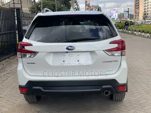 Subaru Forester Premium AWD 2019 White