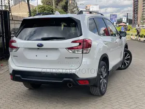 Subaru Forester Premium AWD 2019 White