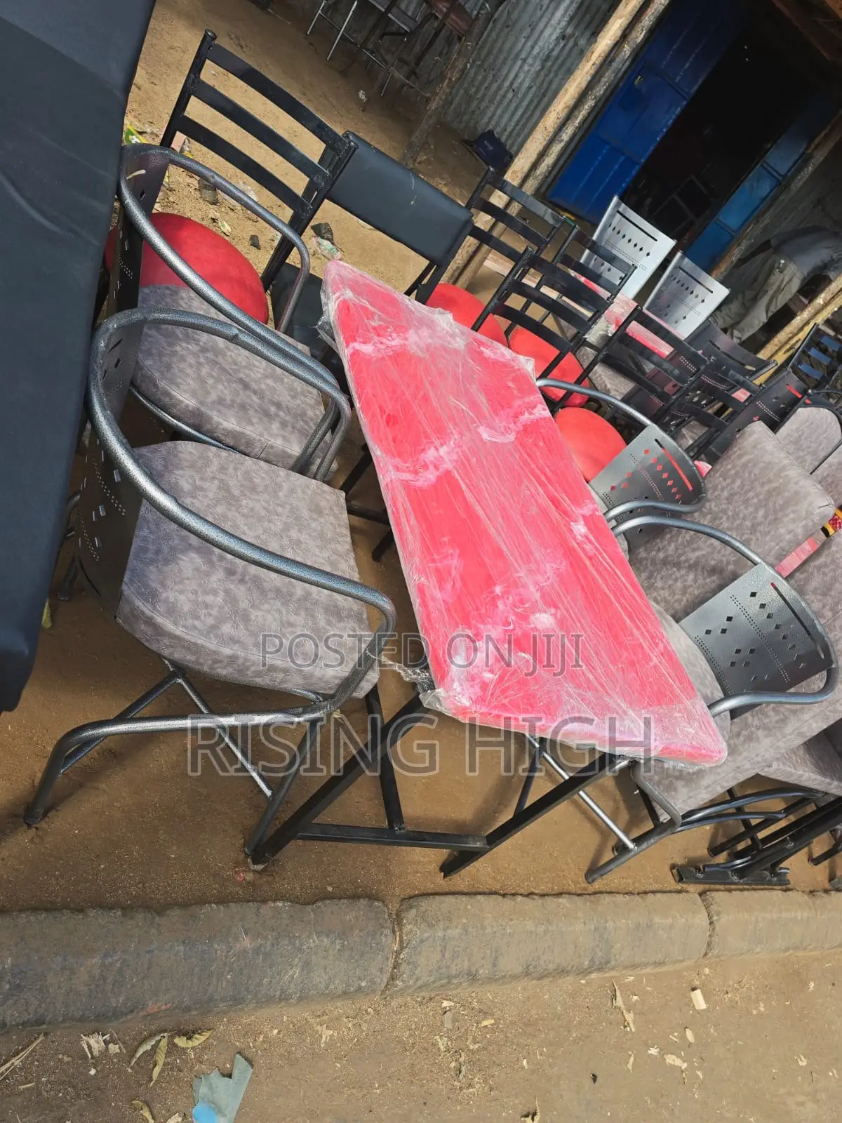 Curved Restaurant Bar Chairs – Stylish, Comfortable Durable