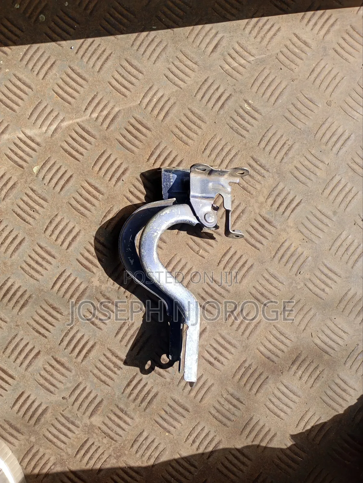 Ractis 2015 Bonnet Edges