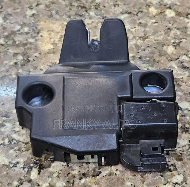 Boot Lock Toyota Belta - thumbnail 2