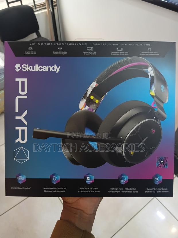 This Is a Skullcandy Plyr Multi-Platform Wireless Gaming Headset, - thumbnail 2