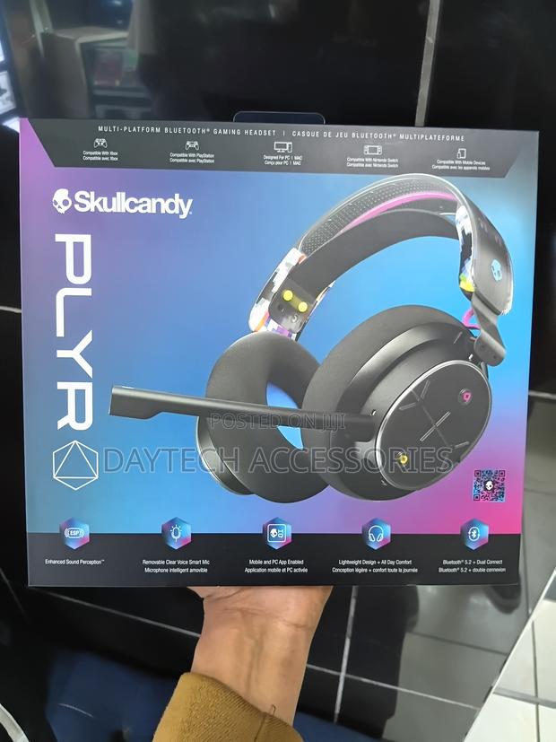 This Is a Skullcandy Plyr Multi-Platform Wireless Gaming Headset, - thumbnail 3