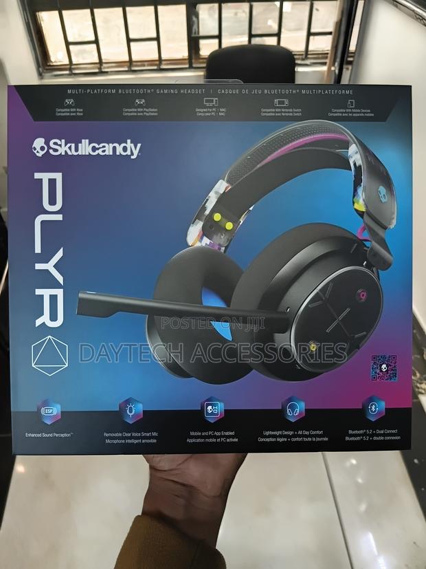 This Is a Skullcandy Plyr Multi-Platform Wireless Gaming Headset, - thumbnail 4