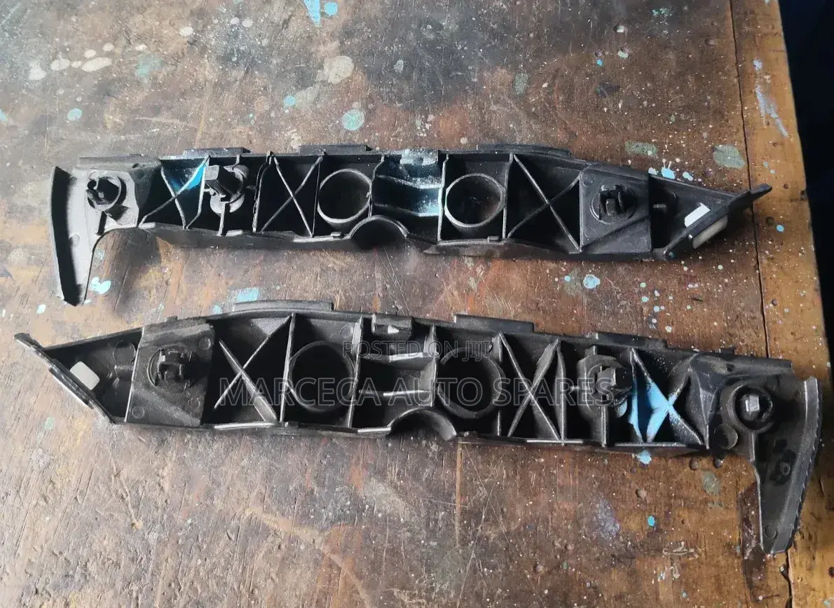 Wish Old 2003 Front Bumper Slide Retainers