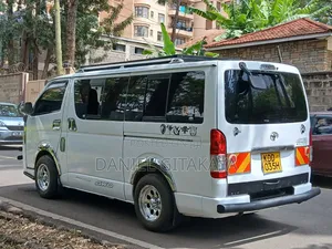Toyota HiAce 2014 White