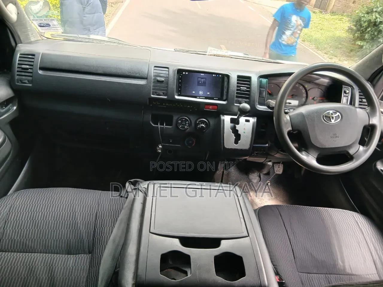 Toyota HiAce 2014 White