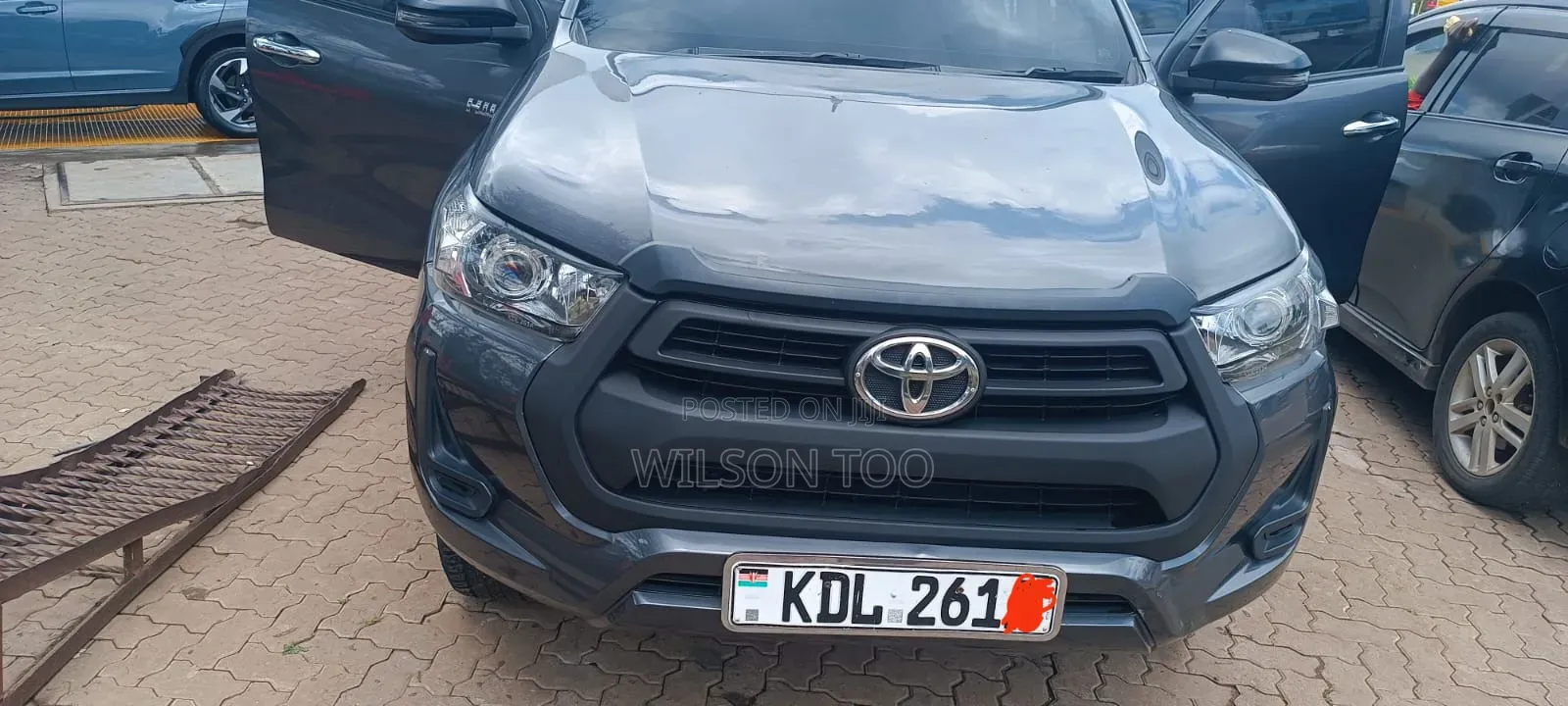 Toyota Hilux 2023 Silver
