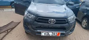 Toyota Hilux 2023 Silver