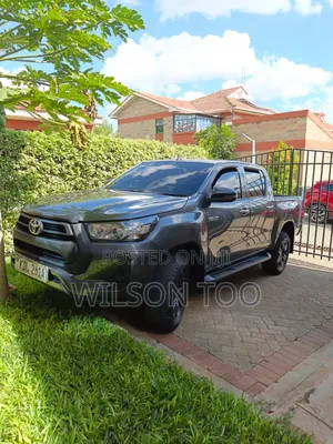 Toyota Hilux 2023 Silver