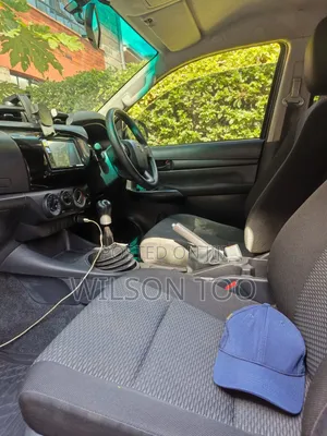 Toyota Hilux 2023 Silver