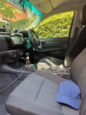 Toyota Hilux 2023 Silver