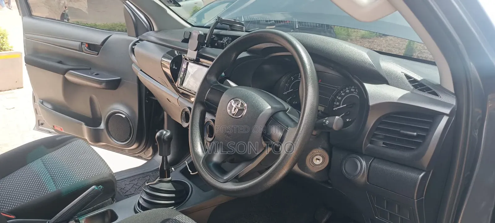 Toyota Hilux 2023 Silver