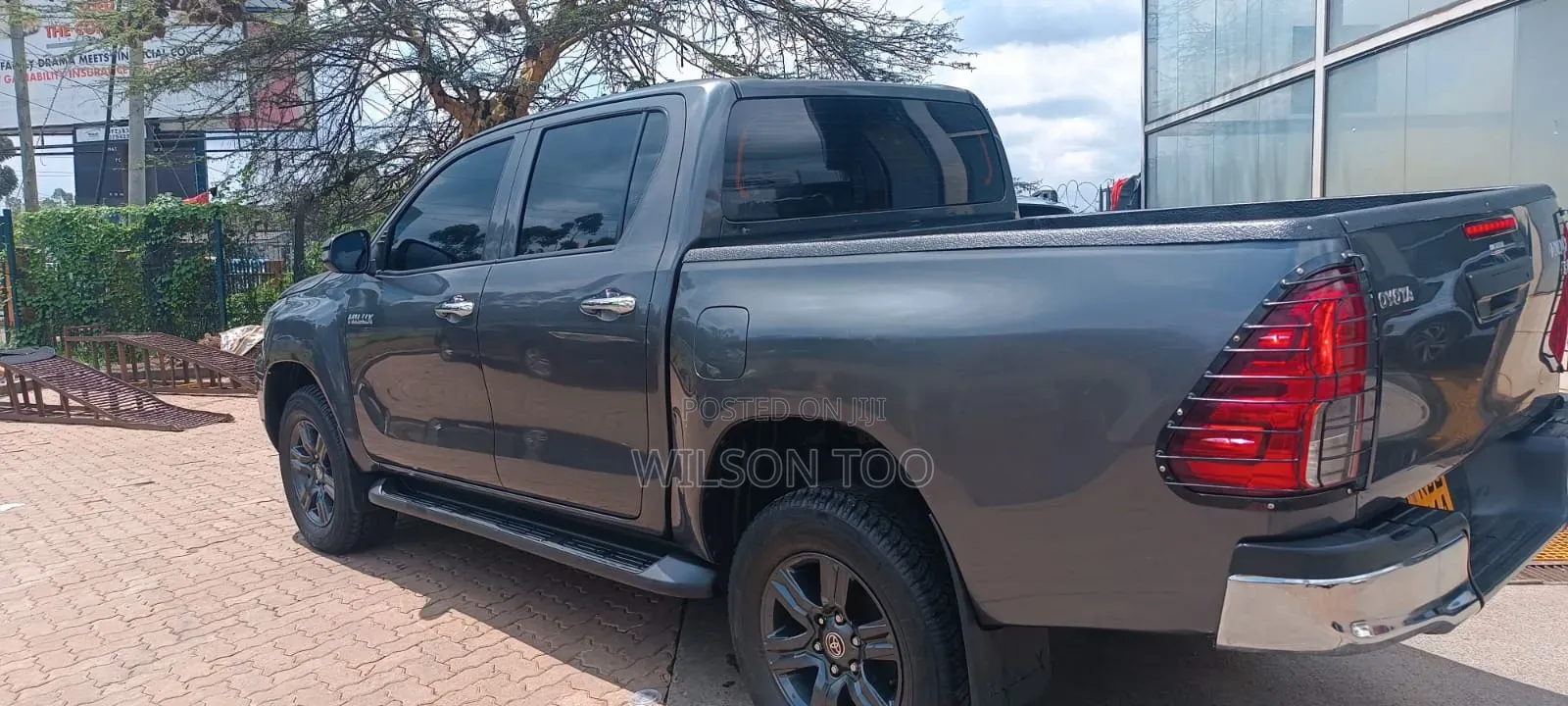 Toyota Hilux 2023 Silver