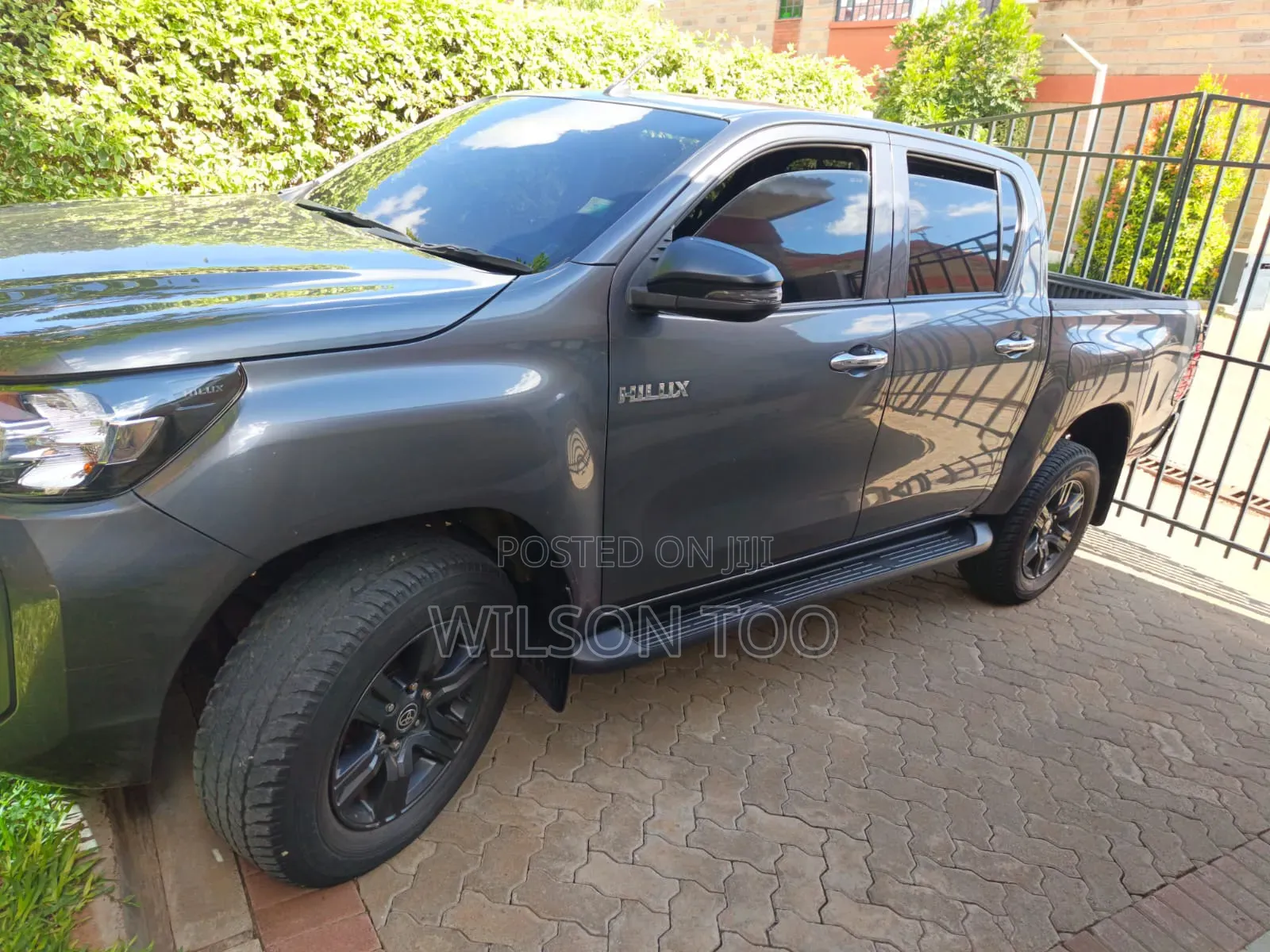 Toyota Hilux 2023 Silver