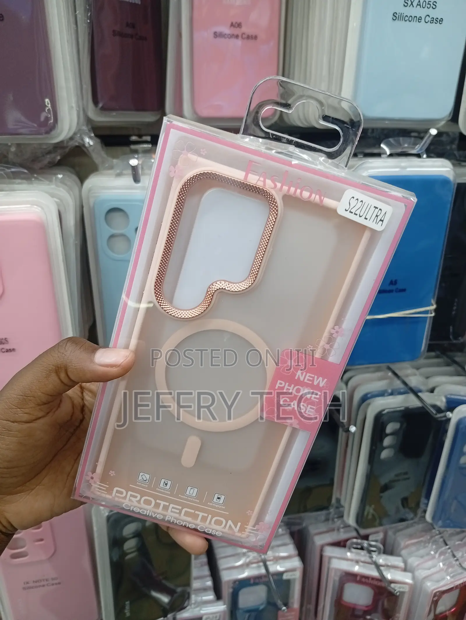 Samsung Galaxy S22 Ultra Case Features a Rose Gold Camera Border