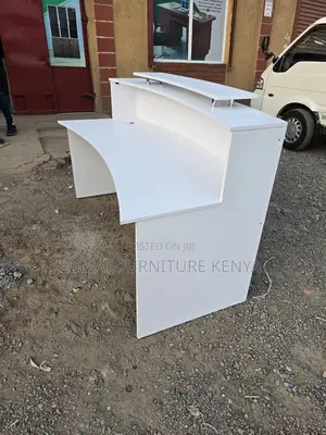 Curved Welcoming Reception Desk