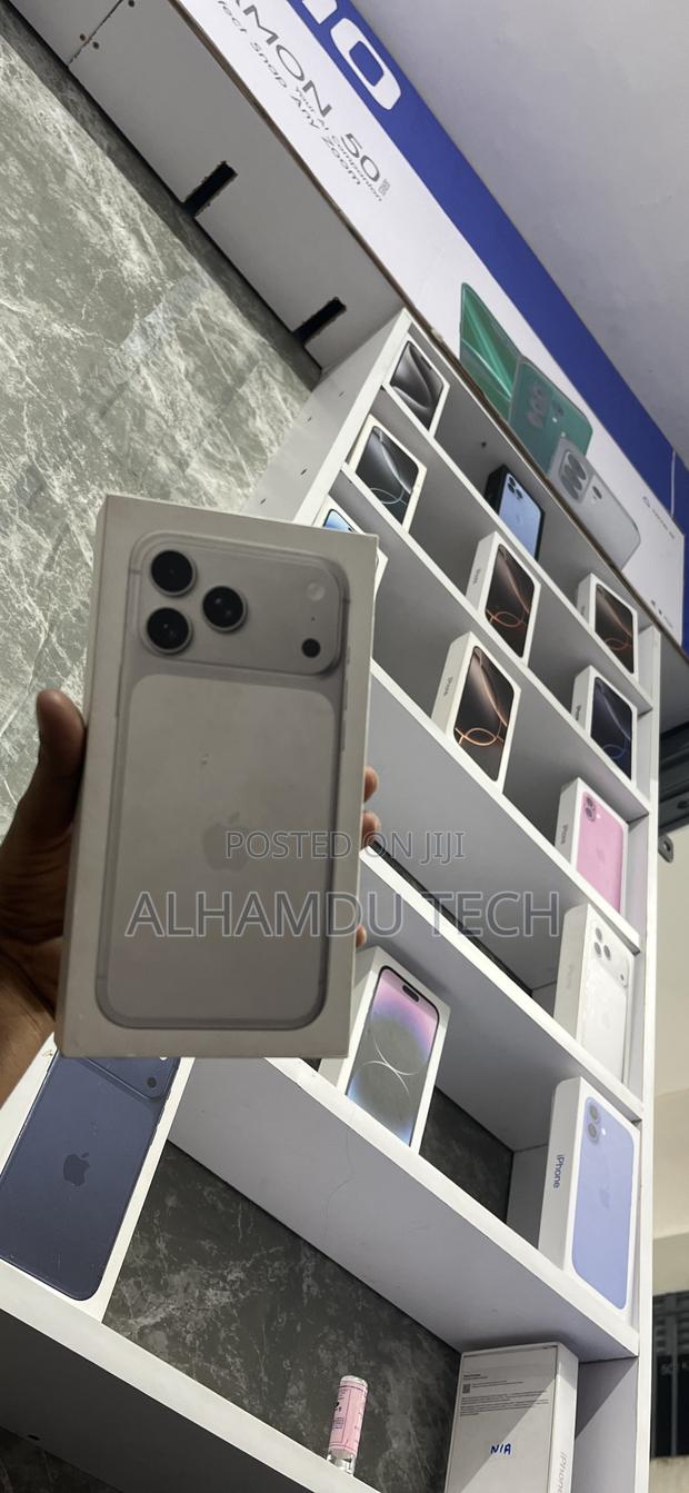 New Apple iPhone 17 Pro Max 256 GB Silver - thumbnail 3