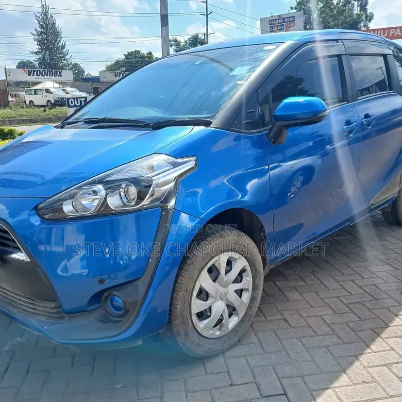 Toyota Sienta 2017 Blue