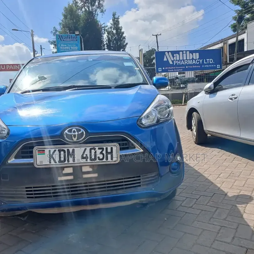 Toyota Sienta 2017 Blue
