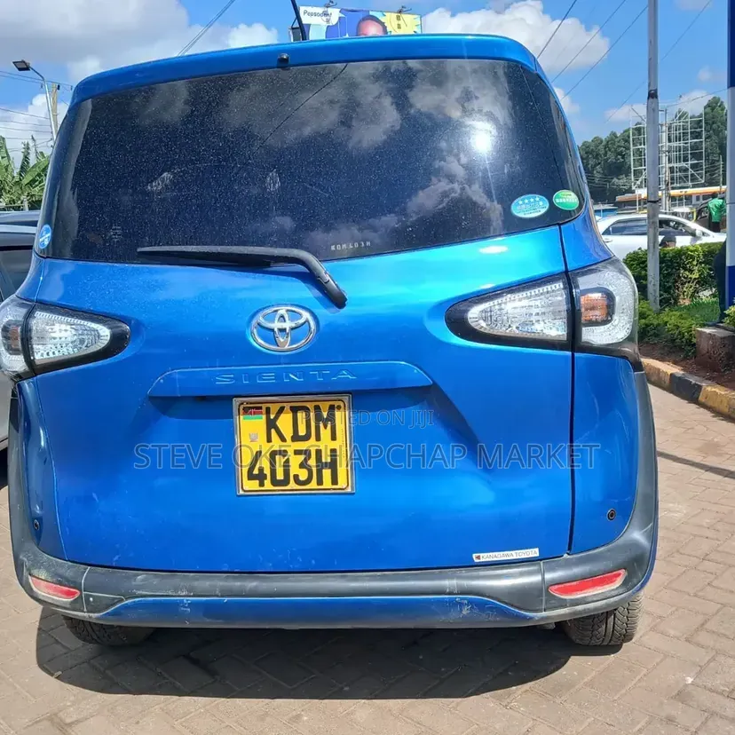 Toyota Sienta 2017 Blue