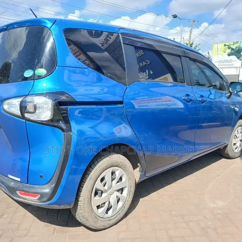 Toyota Sienta 2017 Blue