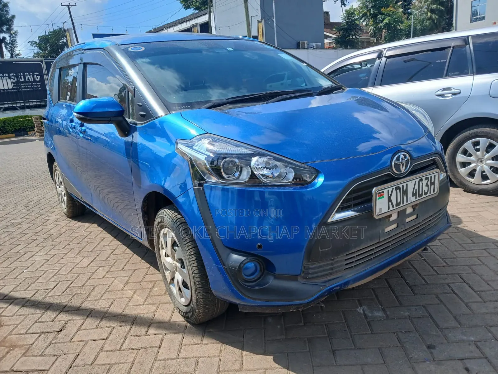 Toyota Sienta 2017 Blue