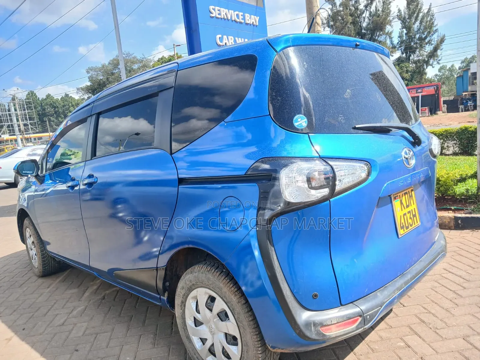 Toyota Sienta 2017 Blue