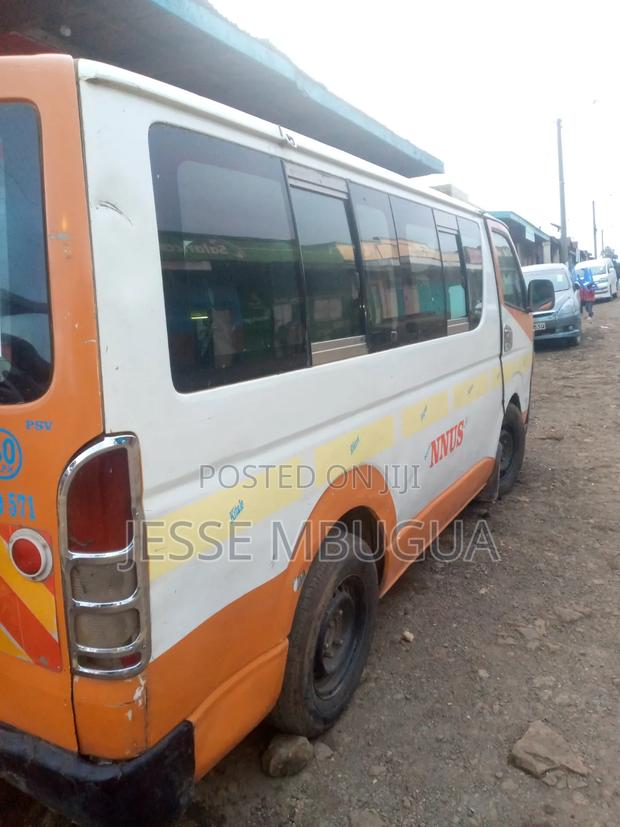 Toyota HiAce 2014 White - thumbnail 2