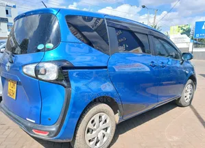 Toyota Sienta 2016 Blue