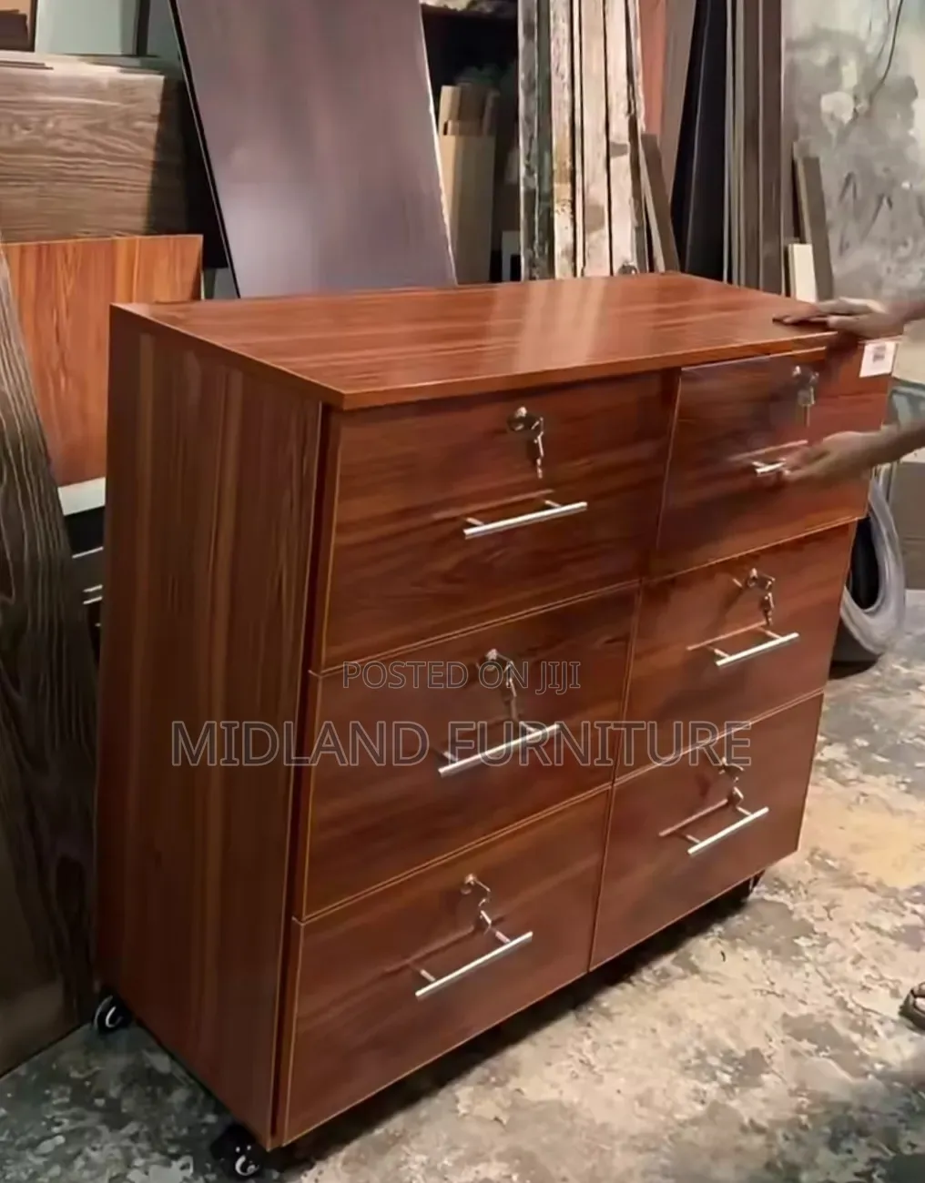Chest of Drawer / Dresser. Pay on Delivery