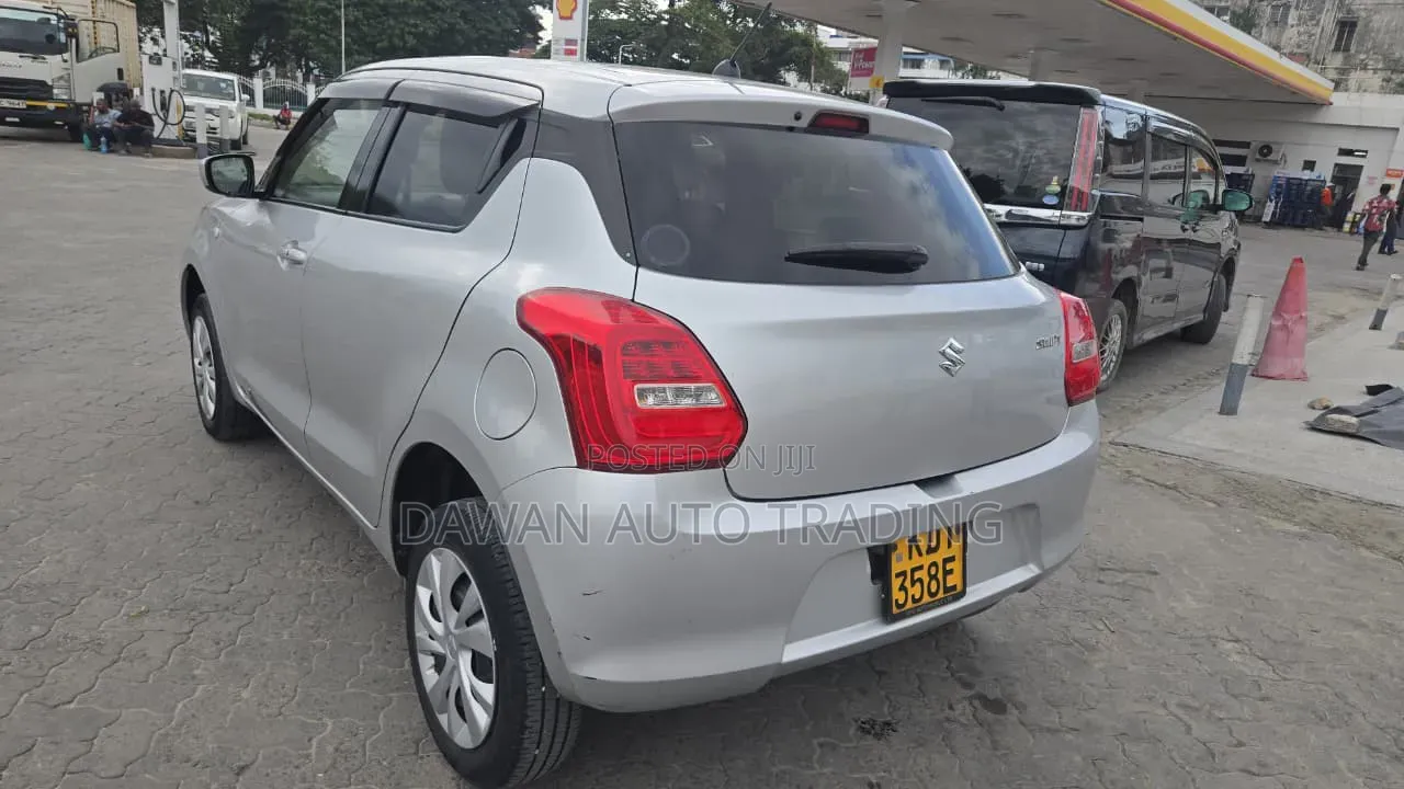 Suzuki Swift 2018 Silver