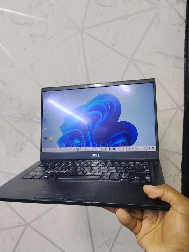 Laptop Dell Latitude 7390 8GB Intel Core i5 SSD 256GB - thumbnail 3