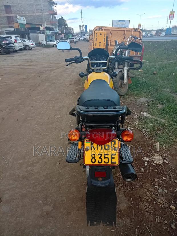 Bajaj Boxer 125 2024 Yellow - thumbnail 2