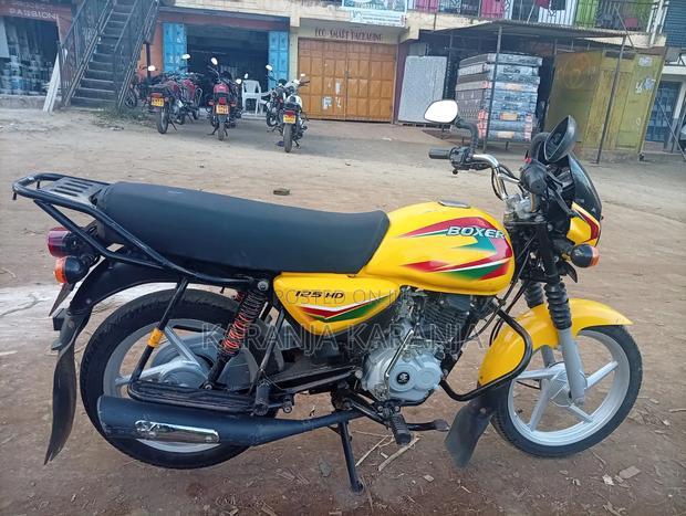 Bajaj Boxer 125 2024 Yellow