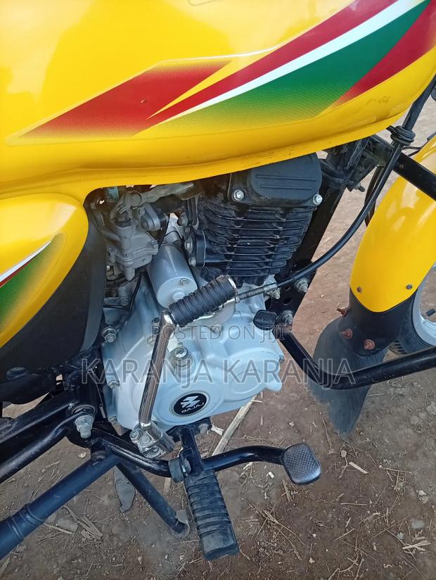 Bajaj Boxer 125 2024 Yellow - thumbnail 5