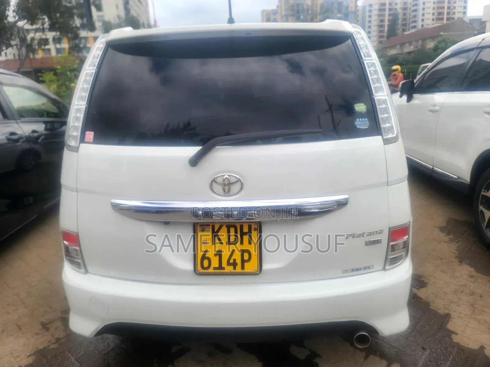 Toyota ISIS 2015 White