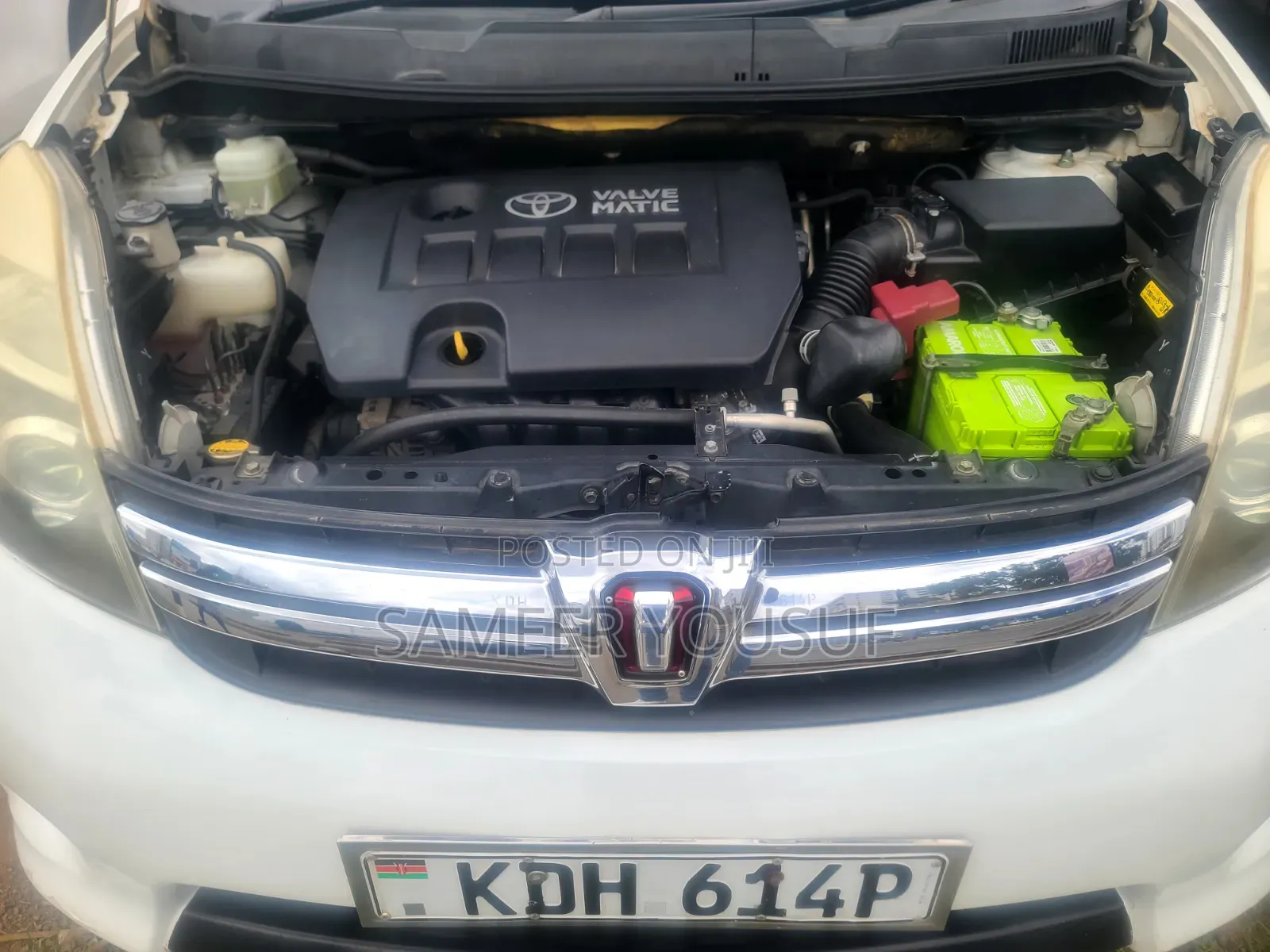 Toyota ISIS 2015 White