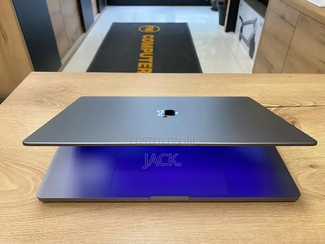 Laptop Apple MacBook Pro 2021 M1 Max 32GB Apple M1 Max SSD 1T