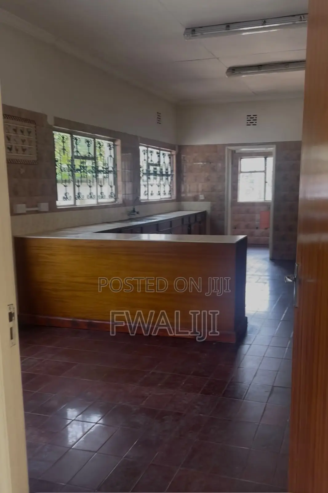 5bdrm Bungalow in N/A, Riverside Drive for rent