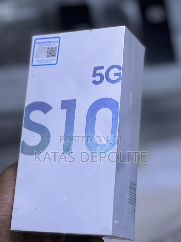 New Samsung Galaxy S10 5G 256 GB Silver