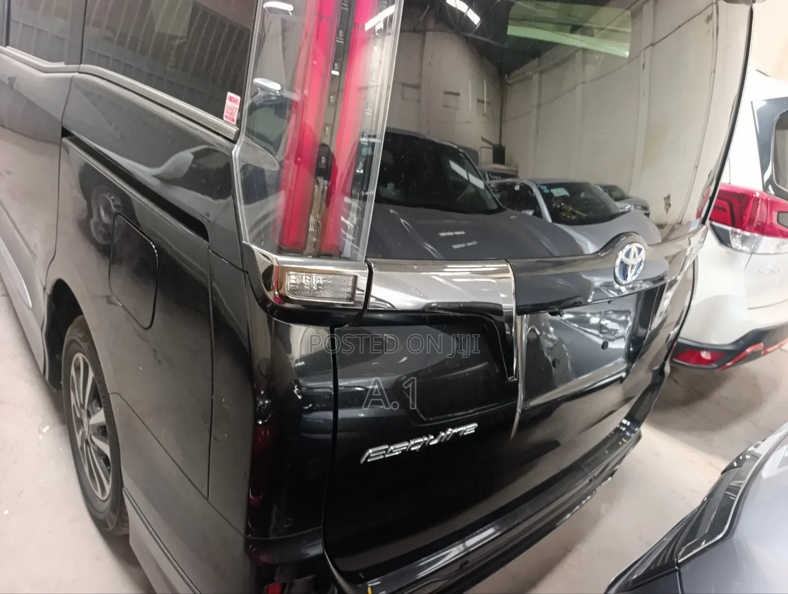 Toyota Esquire 1.8 FWD Hybrid (7 seater) 2019 Black