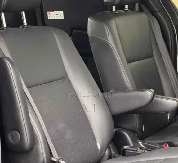 Toyota Esquire 1.8 FWD Hybrid (7 seater) 2019 Black