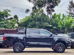 Toyota Hilux 2022 Black