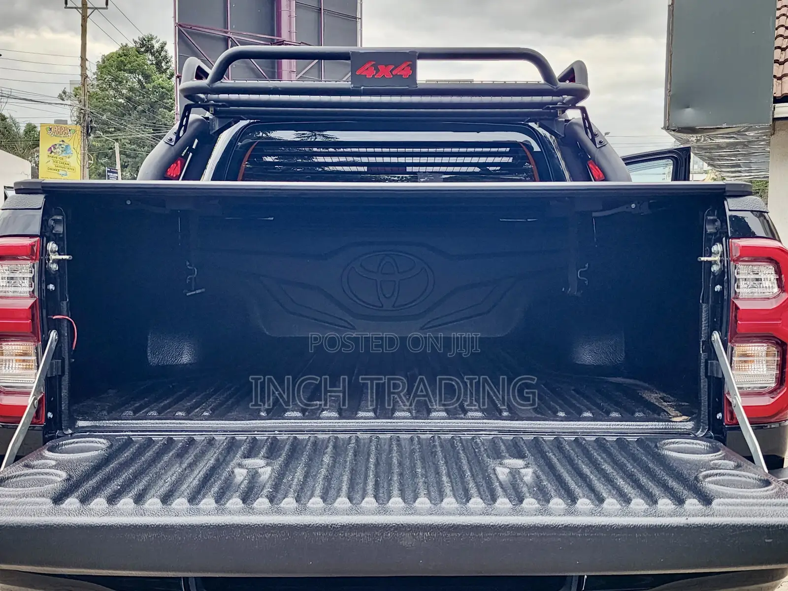 Toyota Hilux 2022 Black