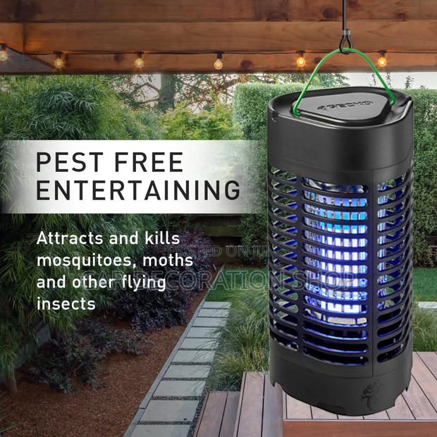 Electric Insect Killer Attracts Flying Pesrlt Into Electric Grid
