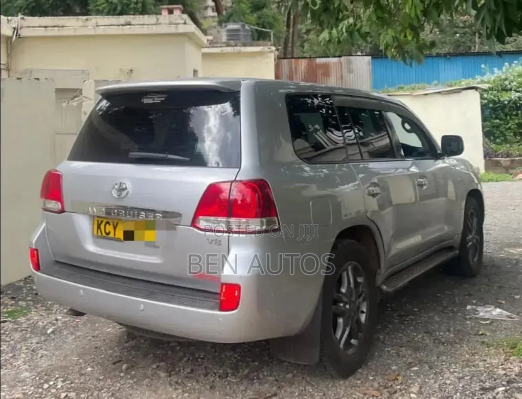 Toyota Land Cruiser 4.5 V8 TD STD 2011 Silver